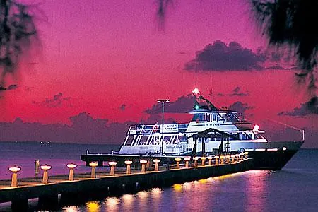 Grand Cayman Beach Suites Dog City 4*,